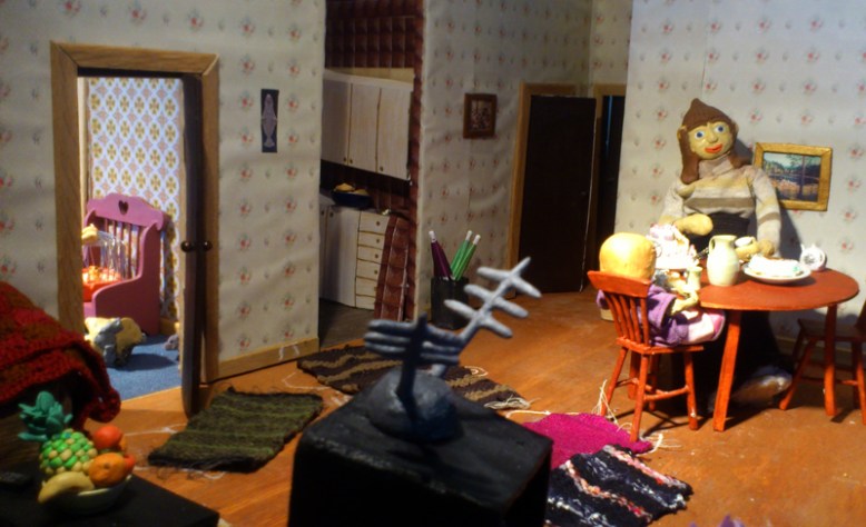 Vy mot kök, Annes sovrum och ytterdörr.