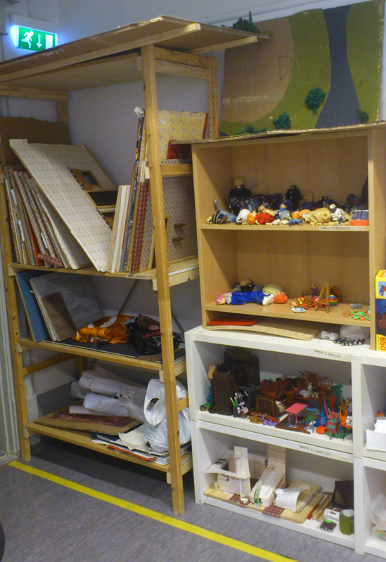 Förvaring av alla saker till filmen.